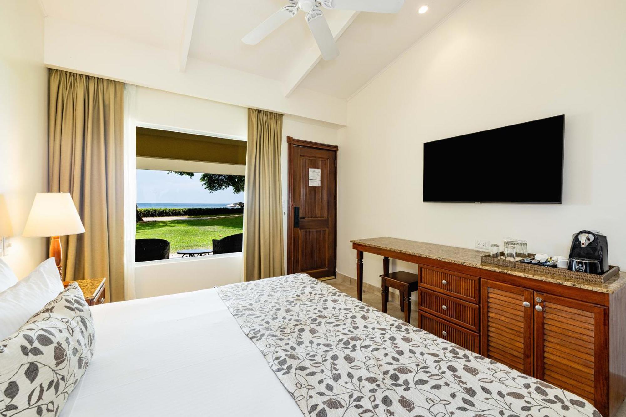 Hotel Tamarindo Diria Beach Resort Стая снимка