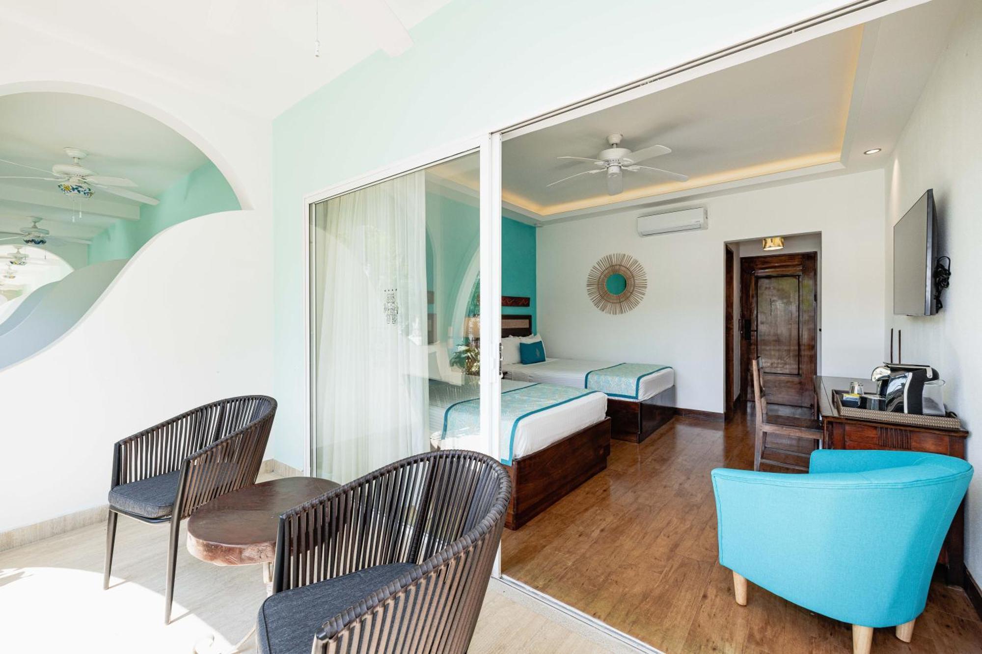 Hotel Tamarindo Diria Beach Resort Стая снимка