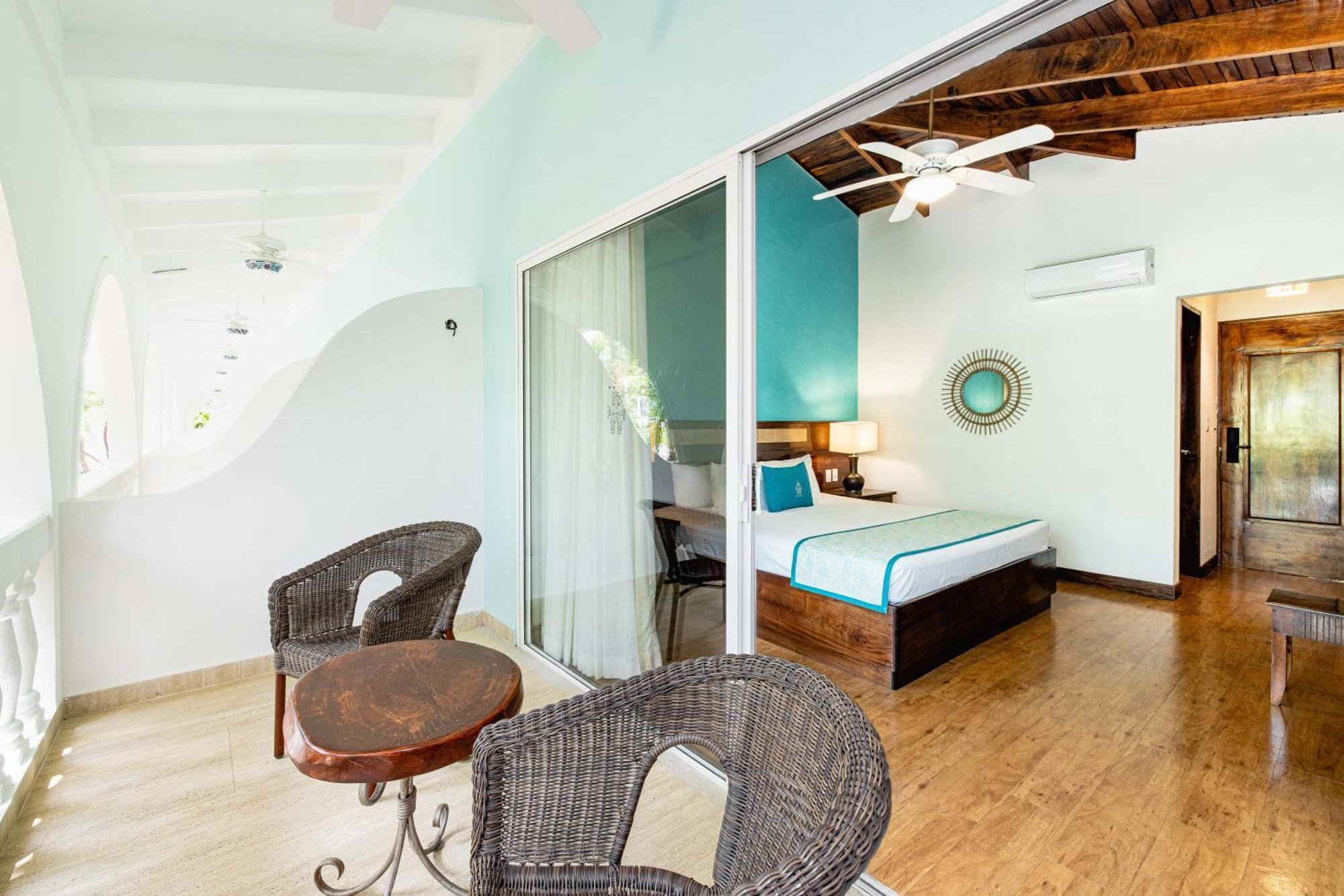 Hotel Tamarindo Diria Beach Resort Стая снимка