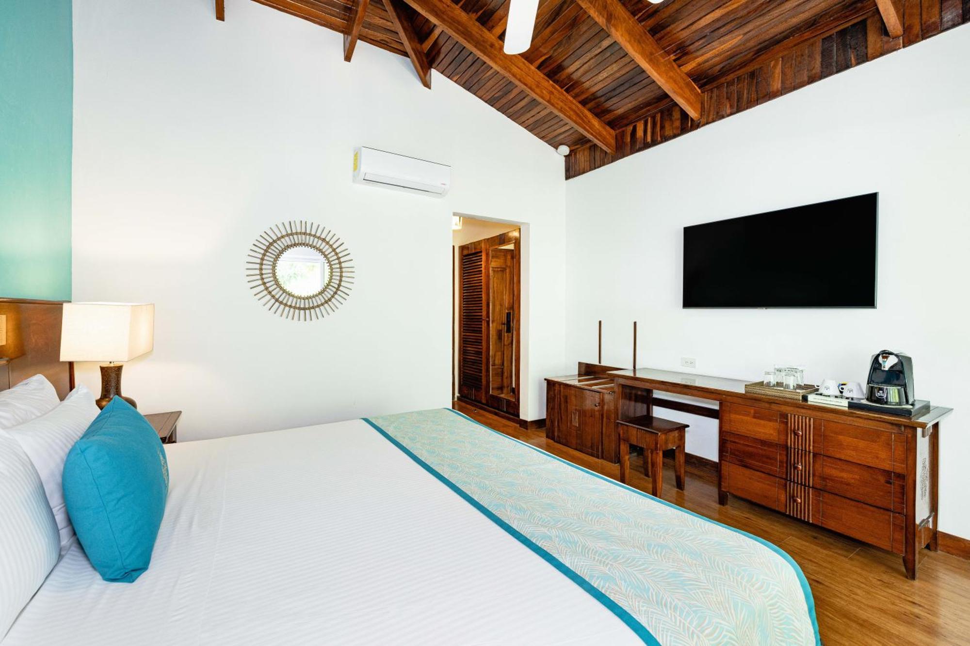 Hotel Tamarindo Diria Beach Resort Стая снимка