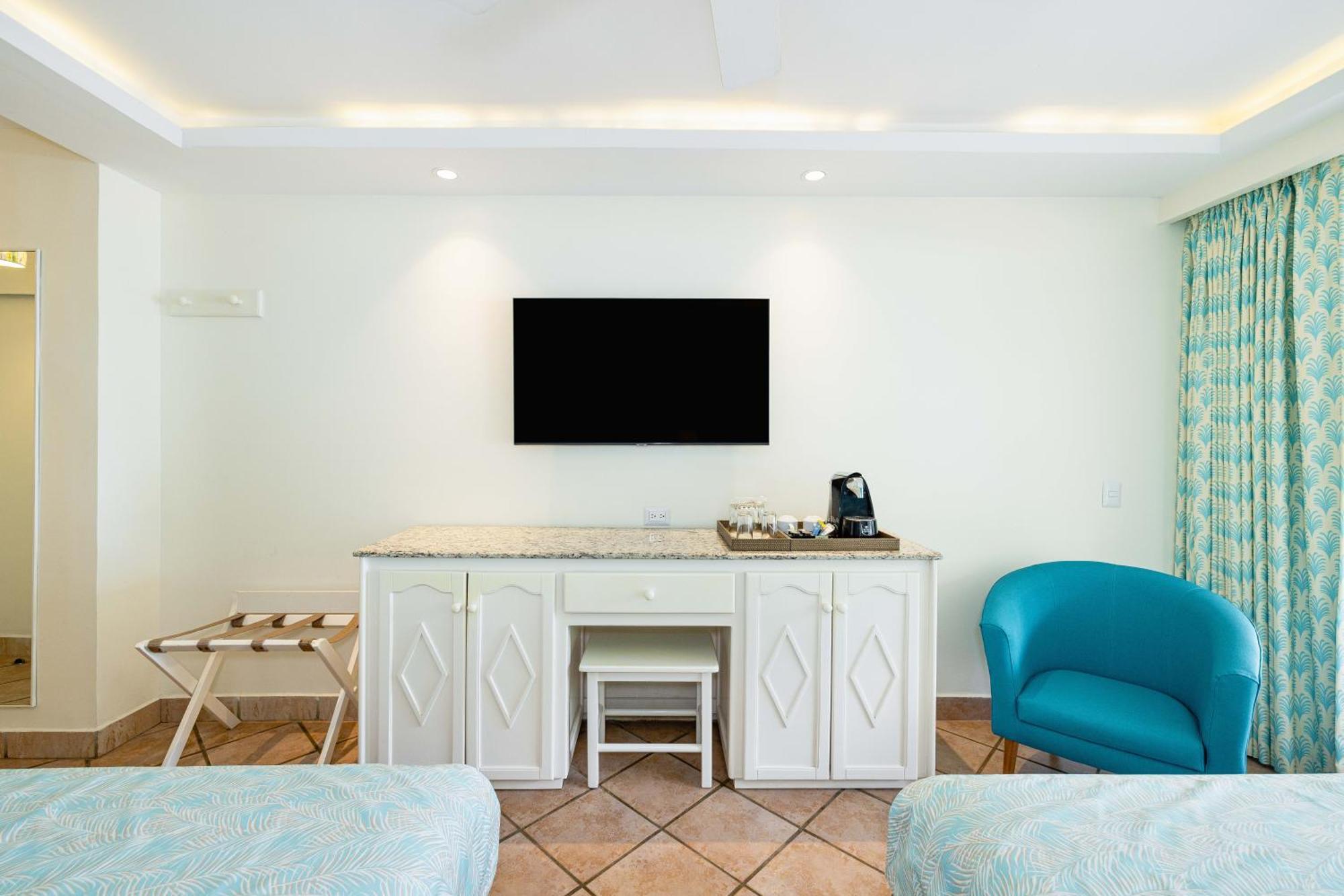 Hotel Tamarindo Diria Beach Resort Стая снимка